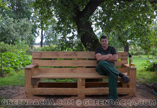 Садовая скамейка со 
спинкой и подлокотниками сделанная своими руками.