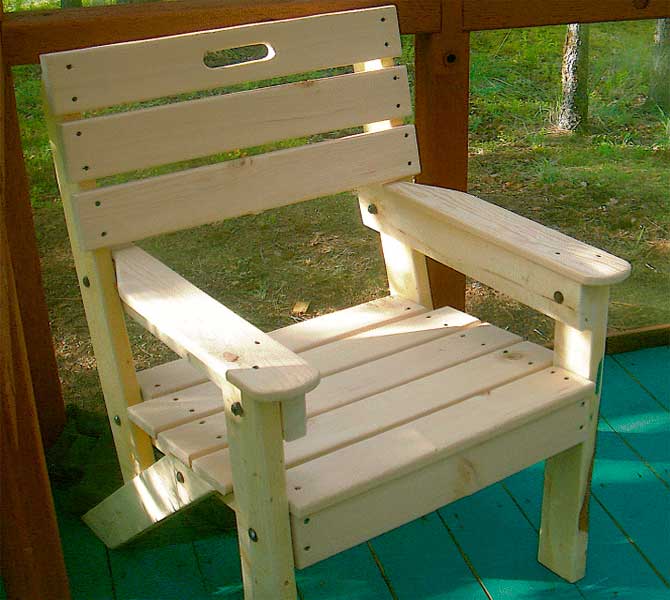 Простая конструкция кресла для сада.