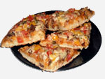 Дачная пицца с овощами, мясом и грибами