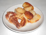 Запеченный картофель с салом и курицей