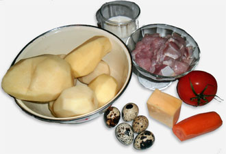 Ингредиенты картофельной запеканки с мясом и сыром.