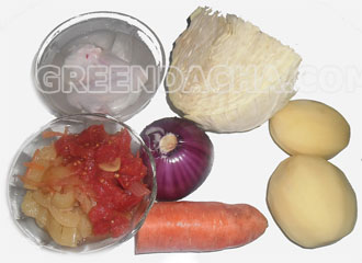 Ингредиенты для приготовления щей с маринованными овощами.
