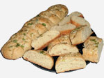Домашний хлеб с луком и зеленью.